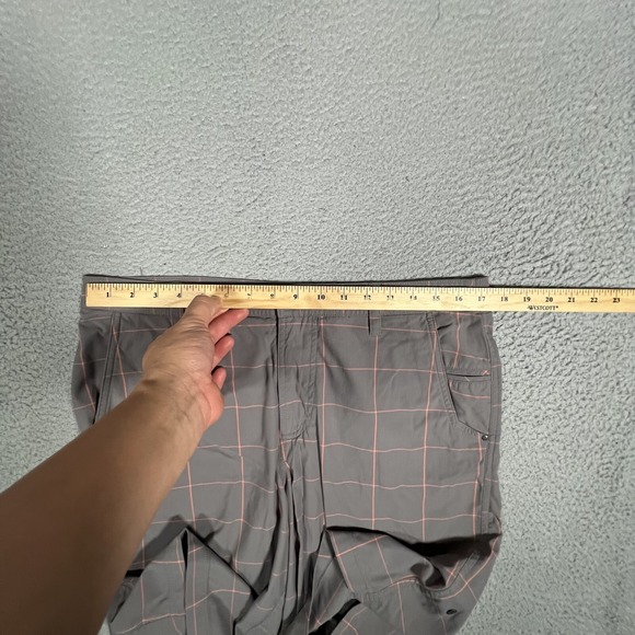 Lululemon Shorts Mens 34 Gray Plaid 5 Pocket Golf Tech Chino Casual Preppy Logo - Picture 5 of 10